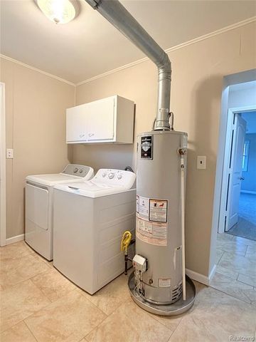 32015 Hazel Street, Rockwood, MI 48173