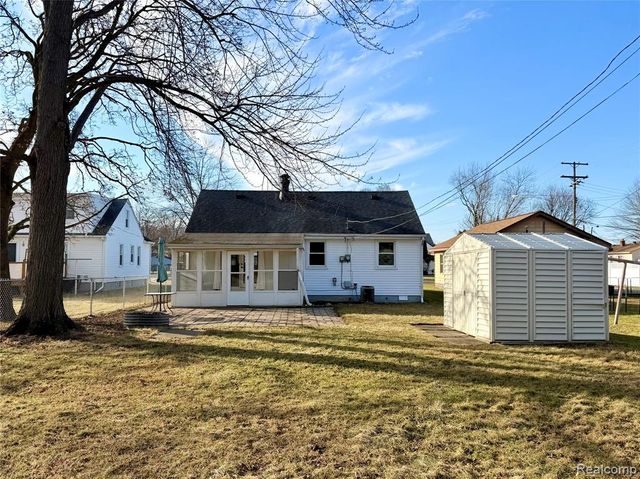 32015 Hazel Street, Rockwood, MI 48173