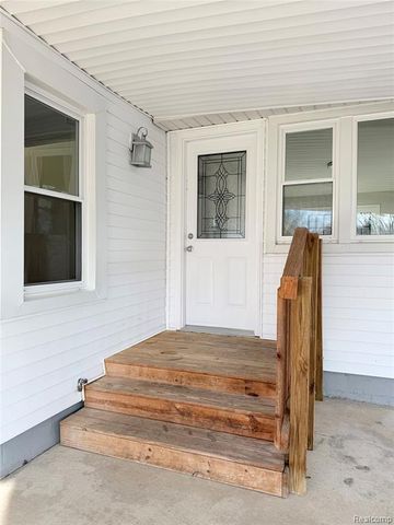 32015 Hazel Street, Rockwood, MI 48173