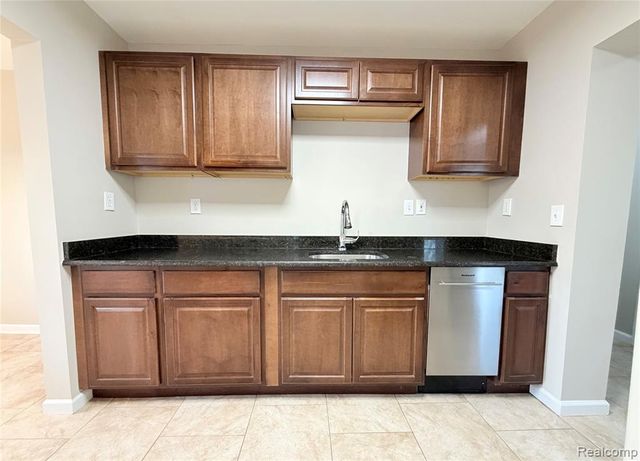 32015 Hazel Street, Rockwood, MI 48173