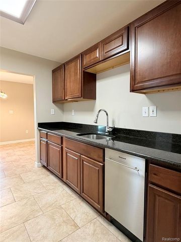 32015 Hazel Street, Rockwood, MI 48173