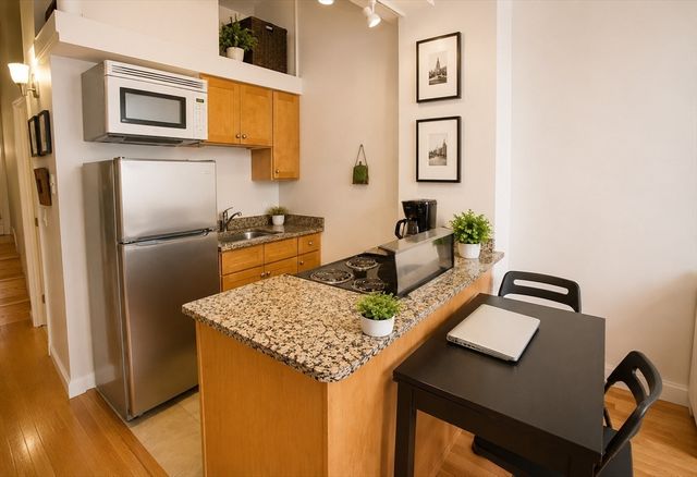 12 Stoneholm St 329, Boston, MA 02115