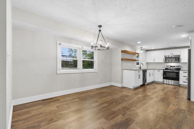 3349 South Avenue, Springfield, MO 65807