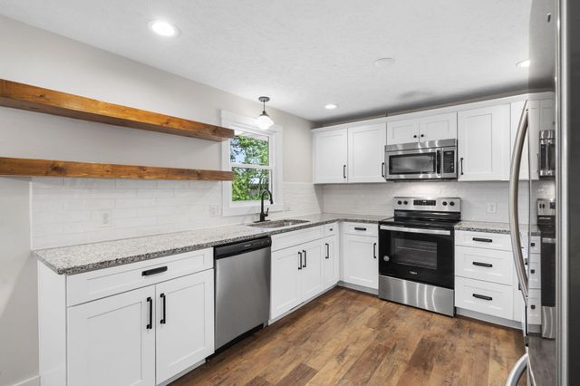 3349 South Avenue, Springfield, MO 65807