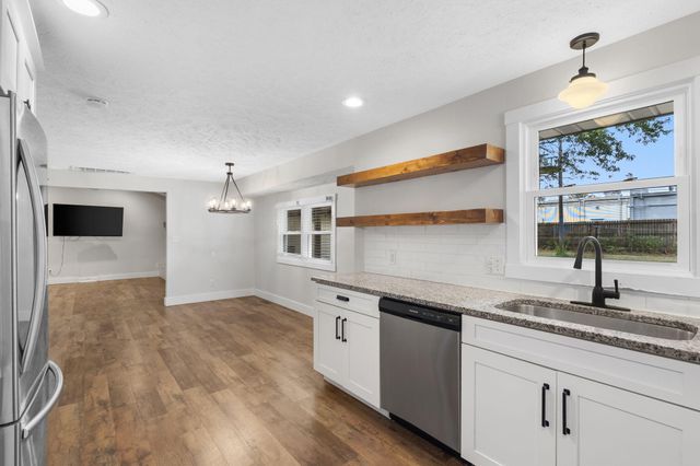 3349 South Avenue, Springfield, MO 65807