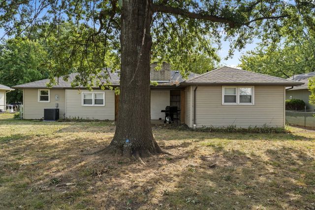 3349 South Avenue, Springfield, MO 65807