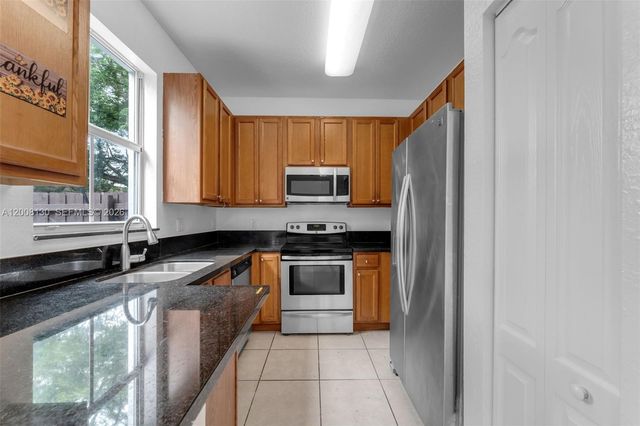 1072 NE 30th Ave, Homestead, FL 33033