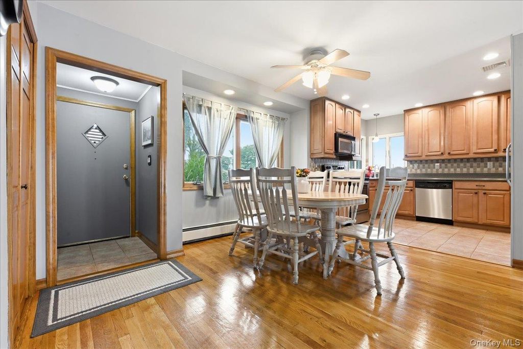 1471 Beech Lane, East Meadow, NY 11554 — photo 4