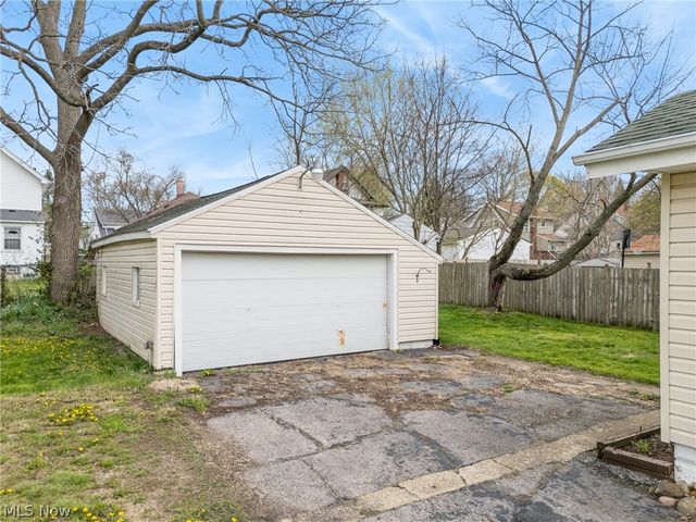 829 Indian Trail, Akron, OH 44314