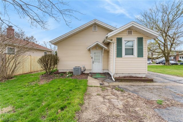 829 Indian Trail, Akron, OH 44314