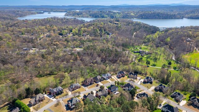 2007 Bay Pointe Drive, Hixson, TN 37343