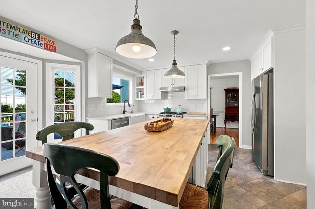 241 BREEZEWOOD DR, Warrenton, VA 20186