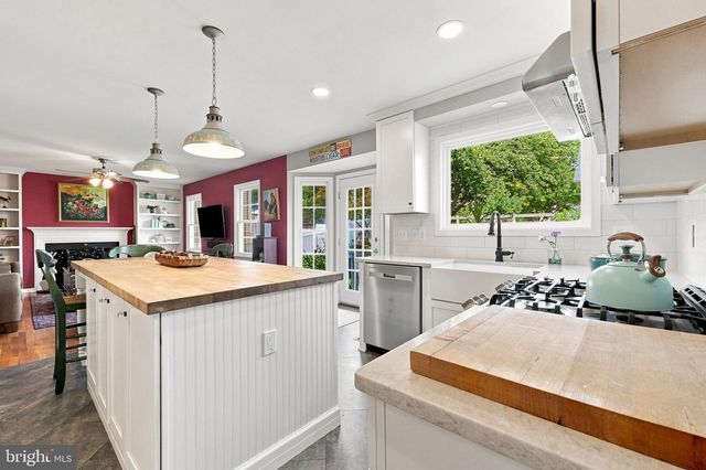 241 BREEZEWOOD DR, Warrenton, VA 20186