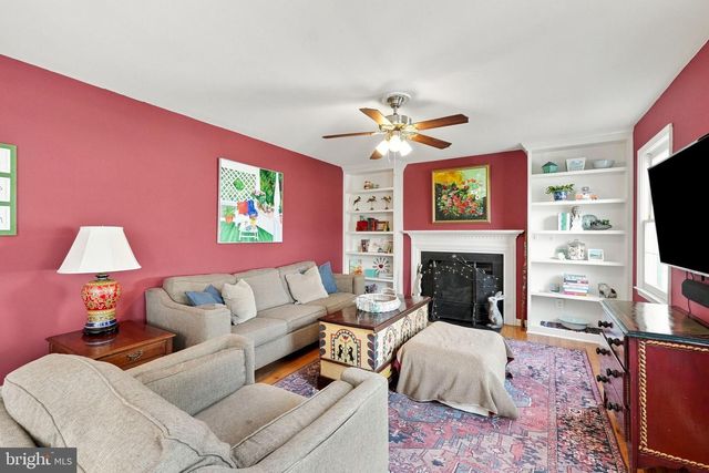 241 BREEZEWOOD DR, Warrenton, VA 20186