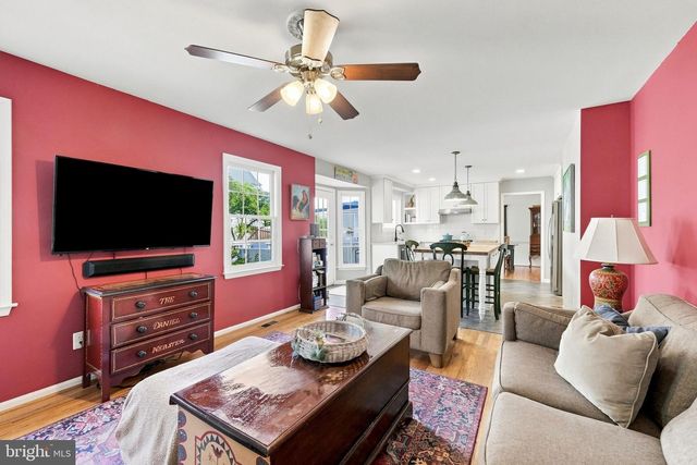 241 BREEZEWOOD DR, Warrenton, VA 20186