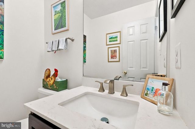 241 BREEZEWOOD DR, Warrenton, VA 20186