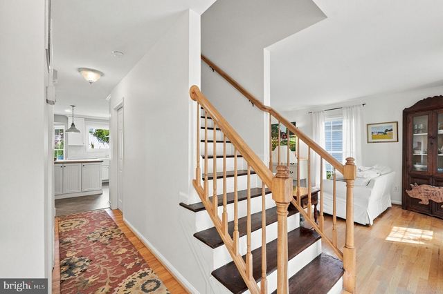 241 BREEZEWOOD DR, Warrenton, VA 20186