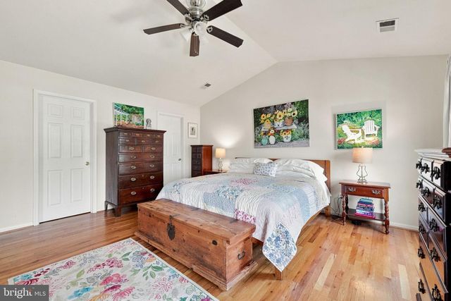 241 BREEZEWOOD DR, Warrenton, VA 20186