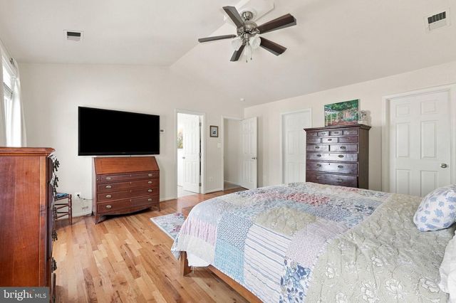 241 BREEZEWOOD DR, Warrenton, VA 20186