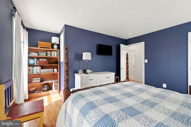 241 BREEZEWOOD DR, Warrenton, VA 20186