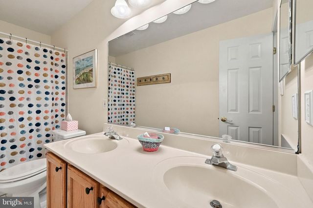 241 BREEZEWOOD DR, Warrenton, VA 20186