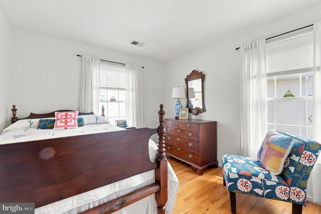 241 BREEZEWOOD DR, Warrenton, VA 20186