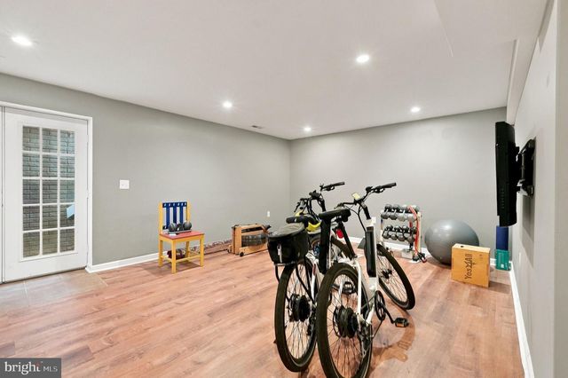 241 BREEZEWOOD DR, Warrenton, VA 20186