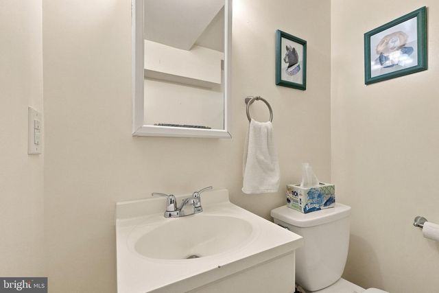 241 BREEZEWOOD DR, Warrenton, VA 20186