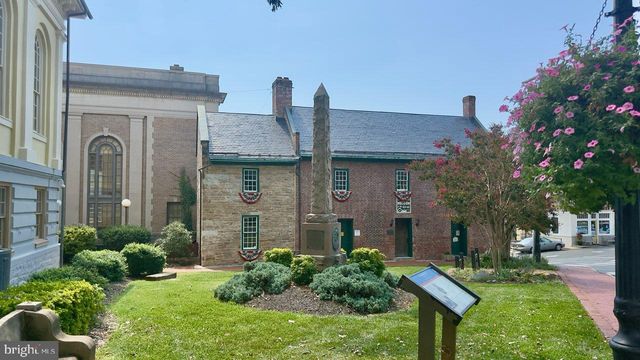 241 BREEZEWOOD DR, Warrenton, VA 20186