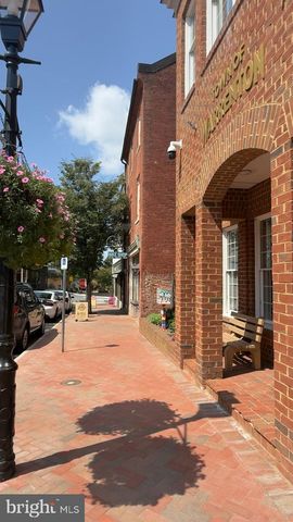 241 BREEZEWOOD DR, Warrenton, VA 20186