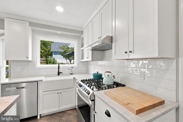 241 BREEZEWOOD DR, Warrenton, VA 20186