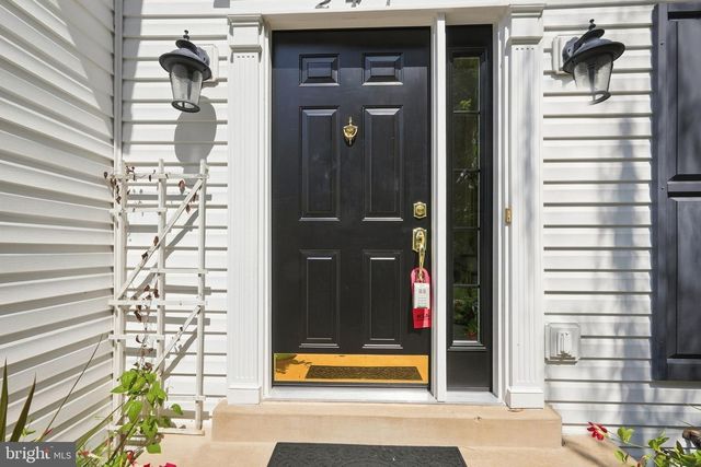 241 BREEZEWOOD DR, Warrenton, VA 20186
