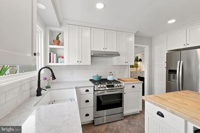 241 BREEZEWOOD DR, Warrenton, VA 20186