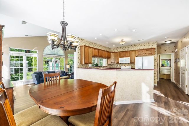 1830 Chinchester Lane, Charlotte, NC 28270