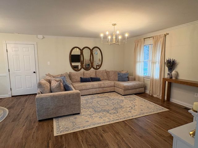 3029 Riverside Springs Drive, London, KY 40744