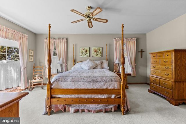 12 TIFFANY DR, Carlisle, PA 17015