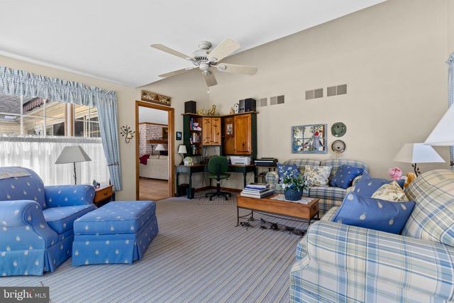 12 TIFFANY DR, Carlisle, PA 17015