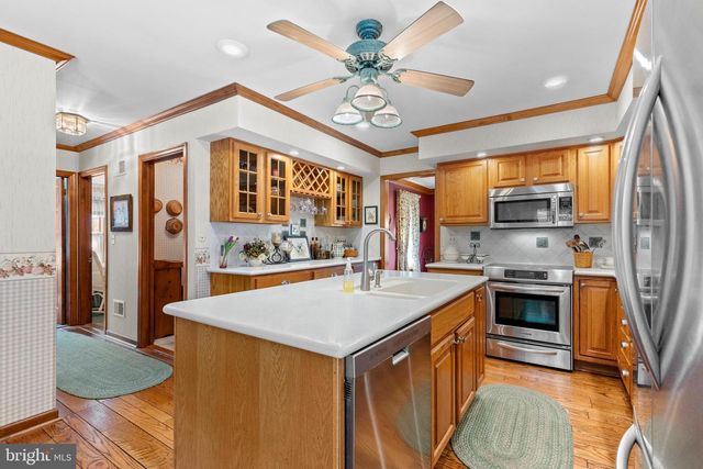 12 TIFFANY DR, Carlisle, PA 17015