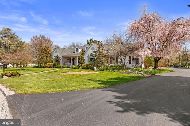 12 TIFFANY DR, Carlisle, PA 17015