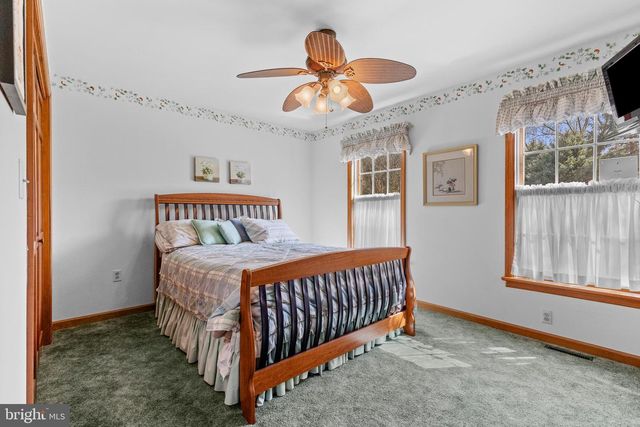 12 TIFFANY DR, Carlisle, PA 17015