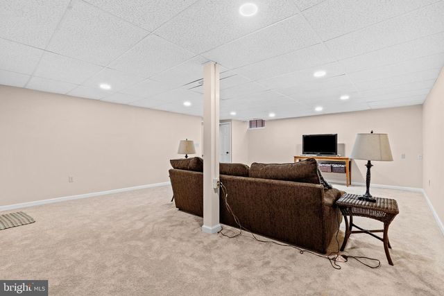 12 TIFFANY DR, Carlisle, PA 17015