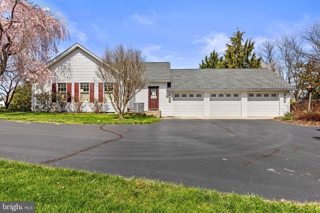 12 TIFFANY DR, Carlisle, PA 17015