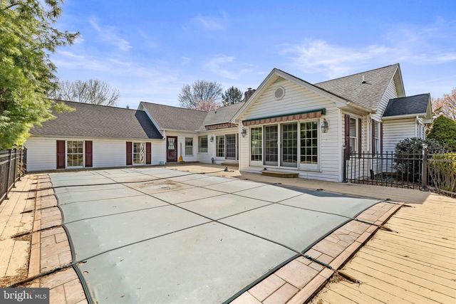 12 TIFFANY DR, Carlisle, PA 17015