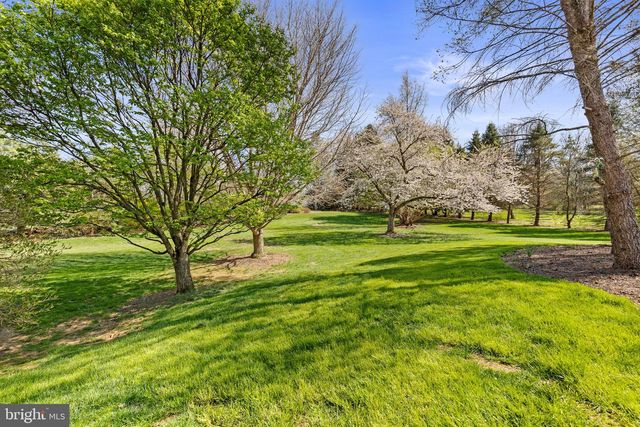 12 TIFFANY DR, Carlisle, PA 17015