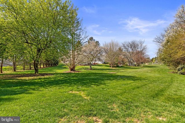 12 TIFFANY DR, Carlisle, PA 17015