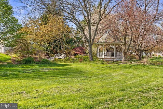 12 TIFFANY DR, Carlisle, PA 17015