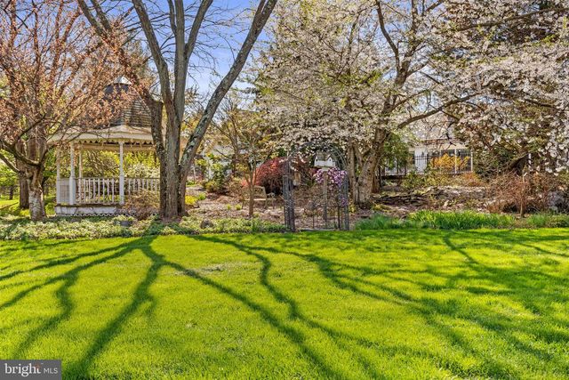 12 TIFFANY DR, Carlisle, PA 17015