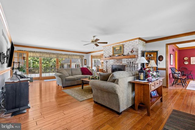 12 TIFFANY DR, Carlisle, PA 17015