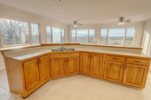 1002 Dawning Rd, Newport, TN 37821