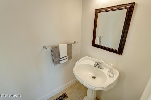 1002 Dawning Rd, Newport, TN 37821